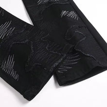 Cargar imagen en el visor de la galería, Vintage Flared Denim Jeans – Embroidered 👖
